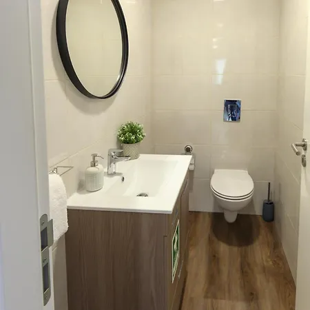 Cozy With Garden 아파트