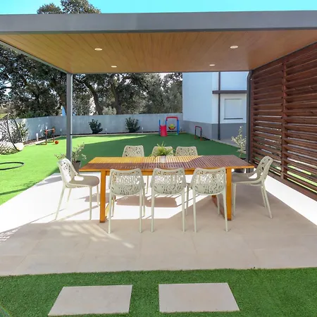 Cozy With Garden